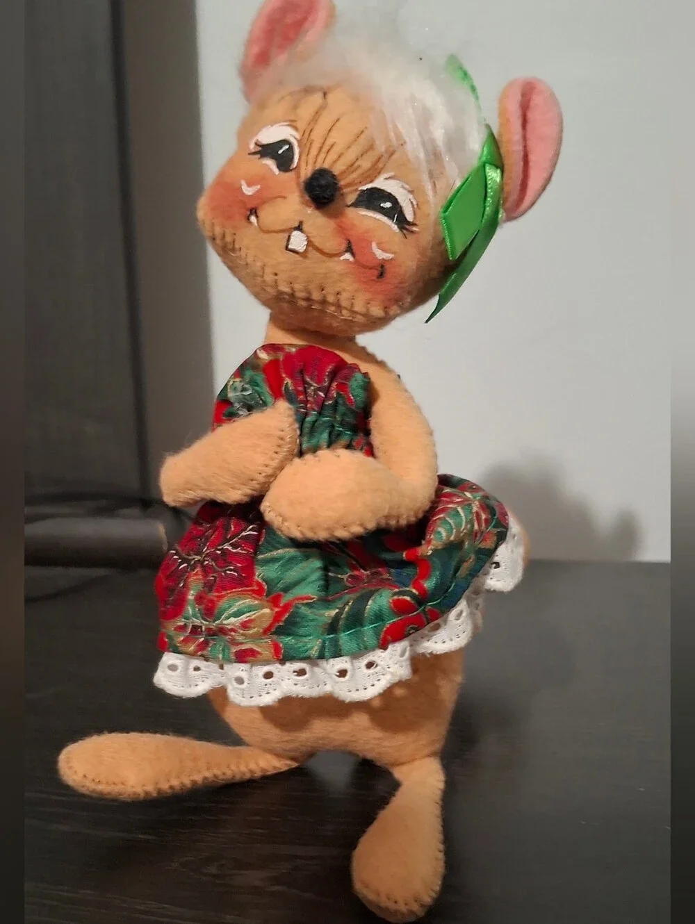 Anna Lee Vintage 1996 Mouse Doll in Red and Green Dress with Green Bow